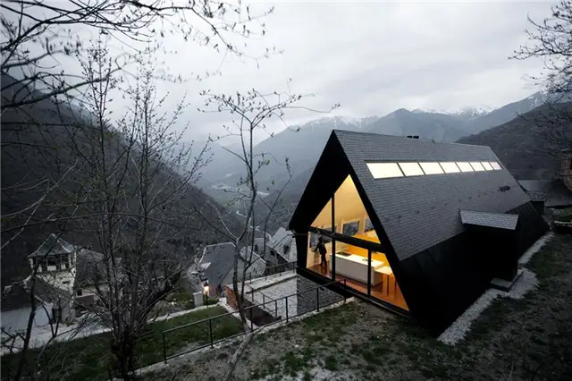 Guinovart Florensa Residence Двускатная крыша