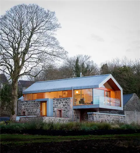 Двускатная крыша McGarry-Moon Architects