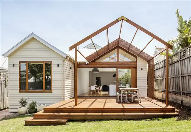 Sheri Haby Architects Дом с двускатной крышей