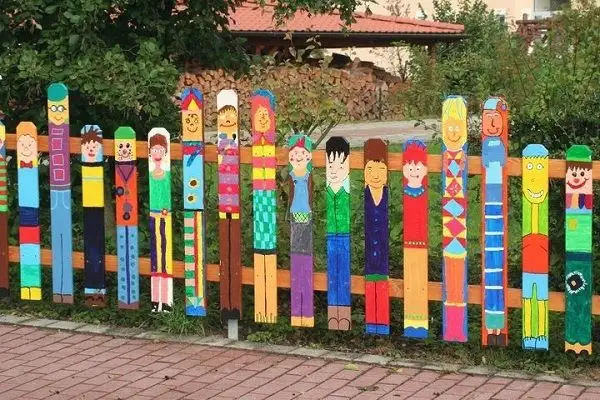 Kinder-Garten-Zaun-Design-angestrichen