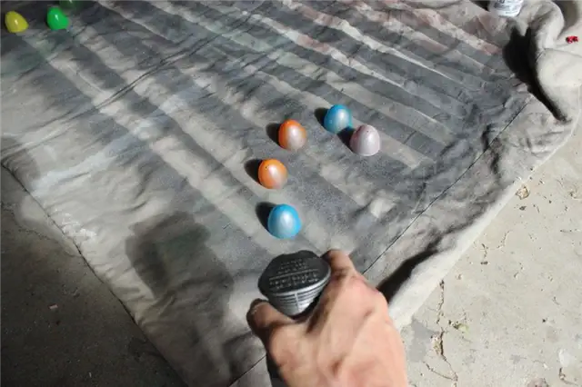 Легкими мазками двигайтесь по яйцу