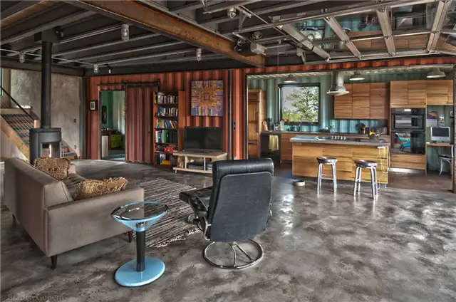 Интерьер дома из морских контейнеров Off Grid Shipping Container House
