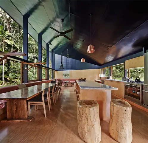 Дом Cape Tribulation Off Grid Home от M3 architecture Мебель из натурального дерева