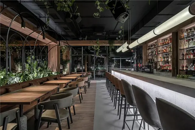 Par Bar, разработанный студией YoDezeen в Киеве, Украина - барные кресла