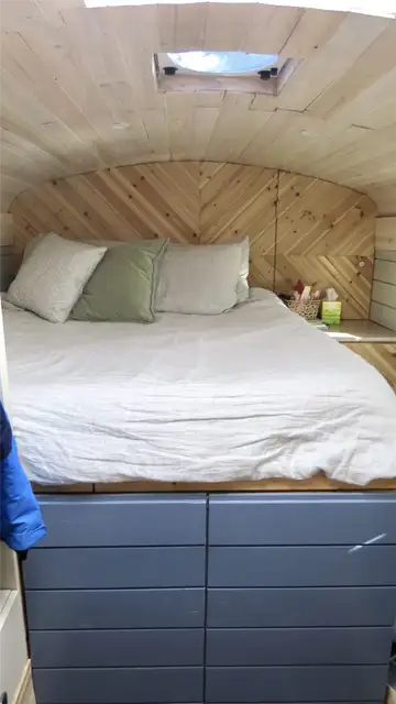 Коттедж School Bus Turned Motor-Cottage для спальни Student And Yogi