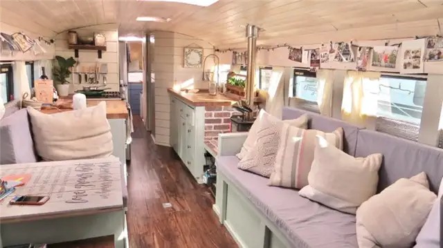 Коттедж School Bus Turned Motor-Cottage для Student And Yogi