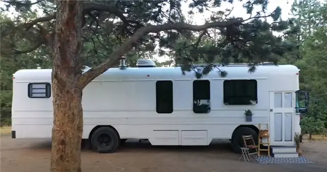 Epic Off-The-Grid School Bus Conversion
