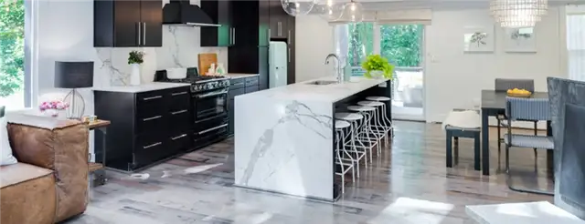 Столешница Dekton и остров-водопад