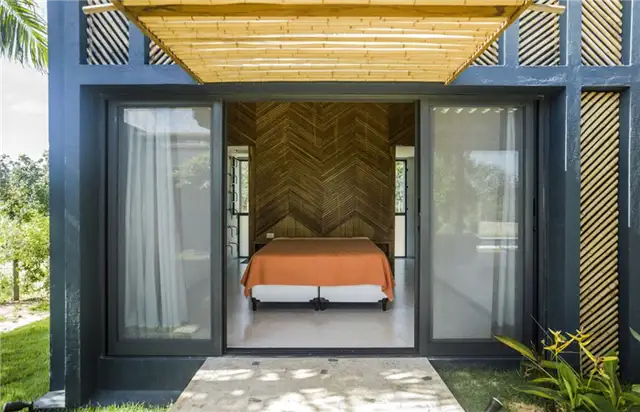 Bamboo House Decor - изголовье кровати в спальне