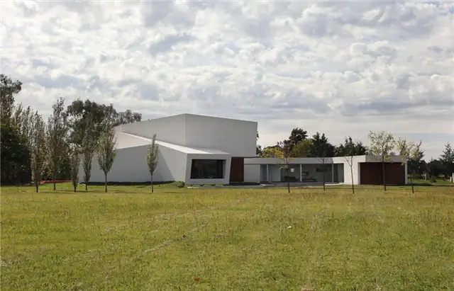 Орхидея белый стекированный Дом от Andres Remy Arquitectos вид