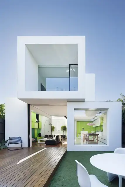 Белые стекированные объемы для дома от Shakin Stevens House