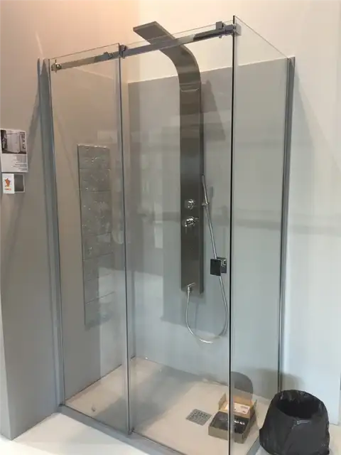 Стеклянные двери для душа