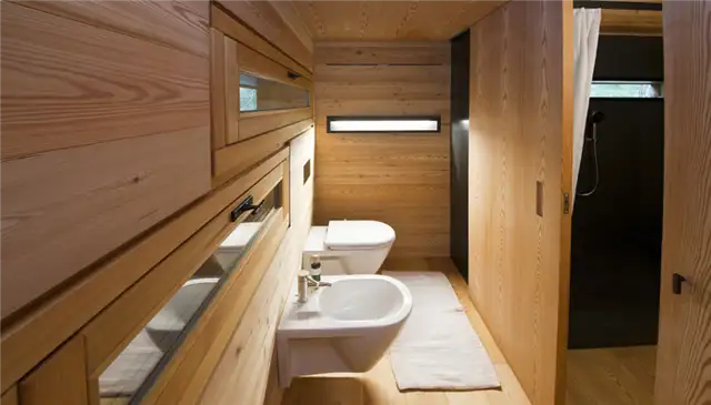 Туалетный уголок в лодже Tyrol-alpine-lodge