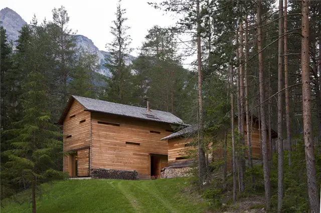 Tyrol-alpine-lodge-exterior-view-closeup