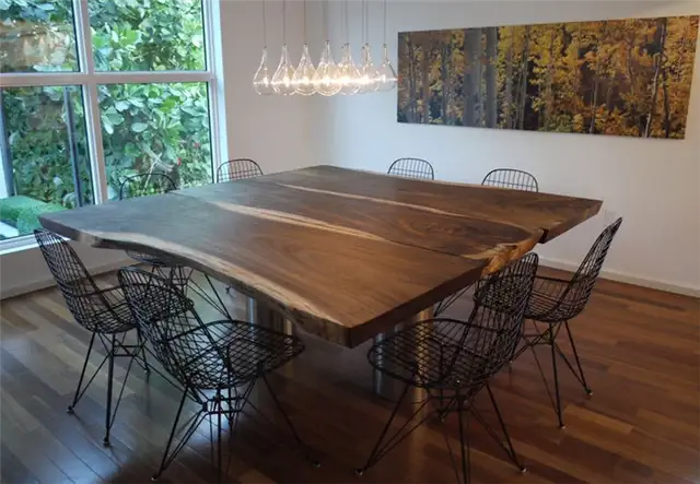 кресла eames-wire-chairs-live-edge-table