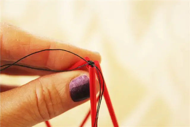 DIY (своими руками) Goemetric Straw Ornaments - закрепите леску на верхнем соединении