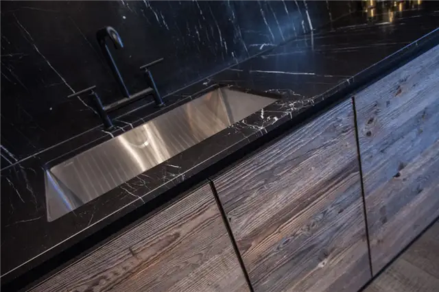 Микс между мрамором и восстановленным деревом - Espressodesign Aster Kitchen Factory from Chelsea Habour