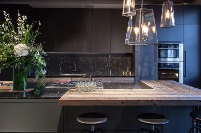 Кухня фабрики Espressodesign Aster из мрамора и восстановленного дерева Chelsea Habour