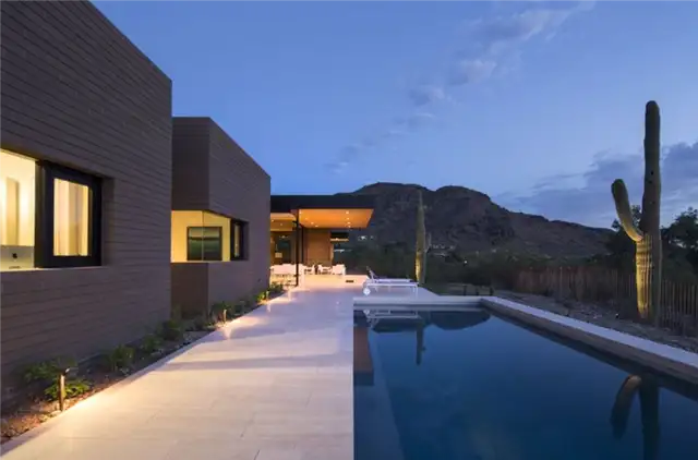 Бассейн Rammed Earth Modern House by Brent Kendle