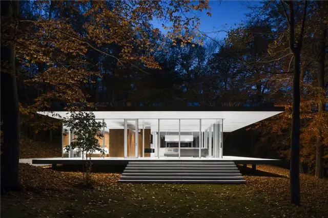 Ночной вид на Pavillon du Lac by Daoust Lestage