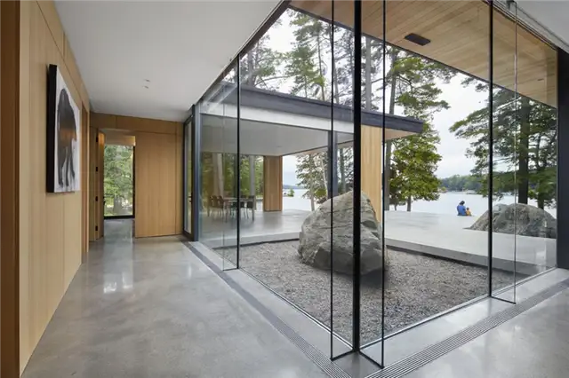 Стеклянная стена резиденции Lake Manitouwabing Residence