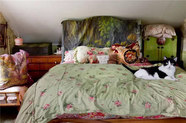 What's The Difference Between A Coverlet And Comforter
