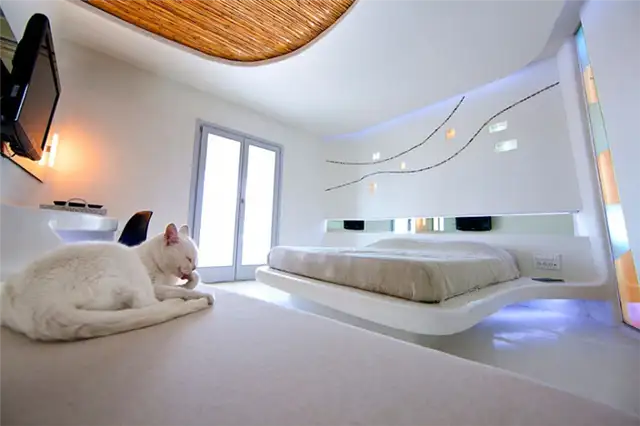 Cocoon Suites от KLab Architects - современная спальня со светодиодными светильниками