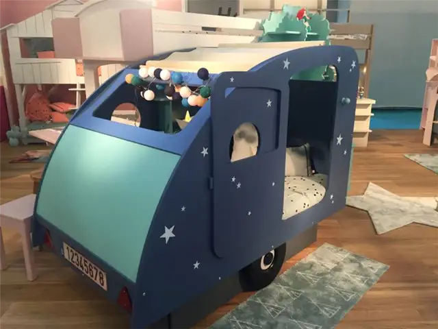 Кемпинговый автомобиль маленькая подростковая кровать