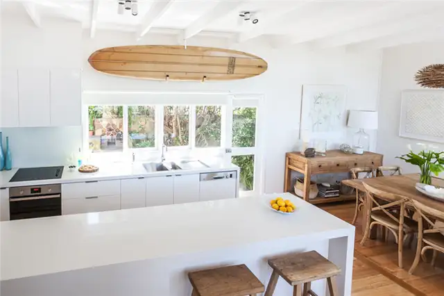 beach-house-kitchen-dining-nook