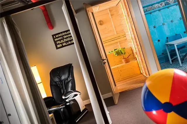 the-google-office-in-budapest-relaxing-chair