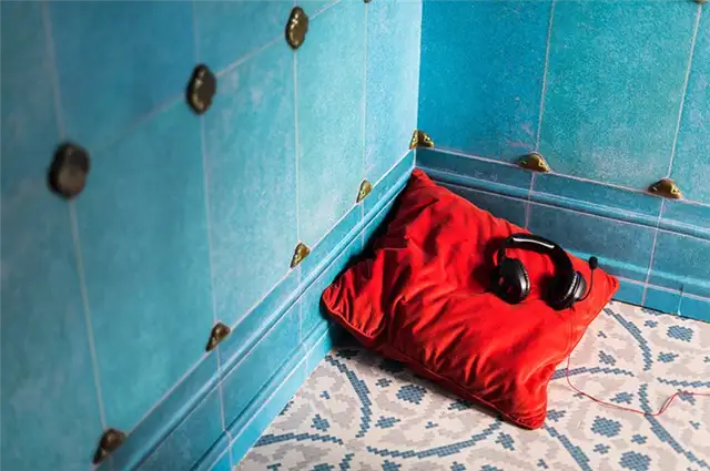 the-google-office-in-budapest-wall-closer-look