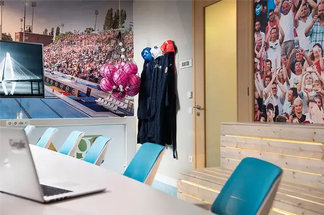 the-google-office-in-budapest-wood-accents