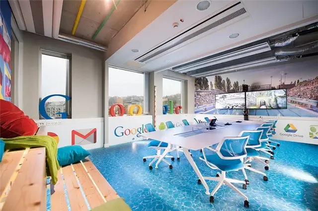 The-google-office-in-budapest-large-conference-room