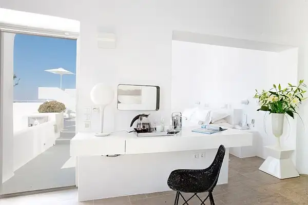 белый интерьер в санторини-вилла