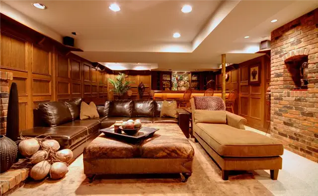 mountain-living-room-paneling-walls-with-wood