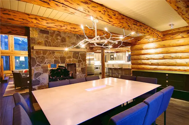 Colorado-log-cabin-dining-area