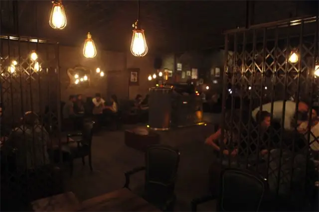 Victoria-Brown-coffe-shop-bar-interior1