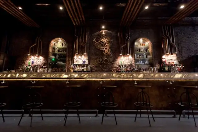 Victoria-Brown-coffe-shop-bar-counter
