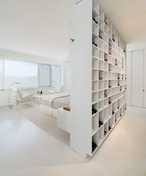 white-apartmen-with-a-cubby-wall-decor-divider