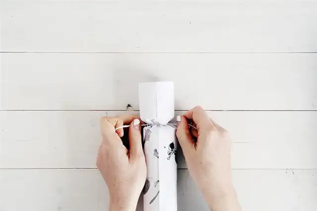 Marbled-Christmas-Crackers-Step10