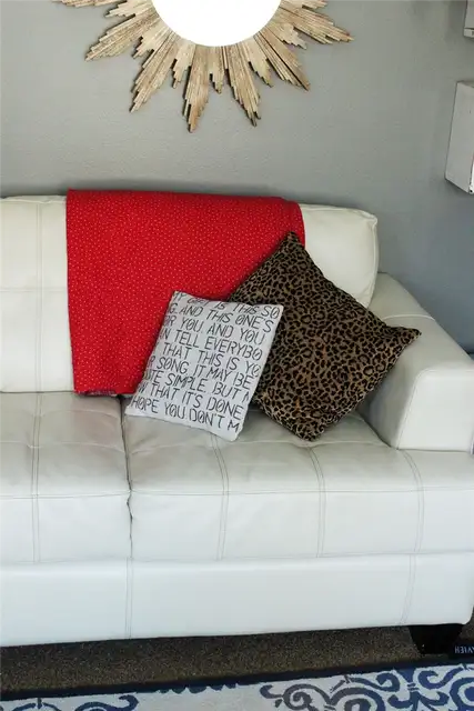 DIY (своими руками)-Valentine-Stencil-Pillow