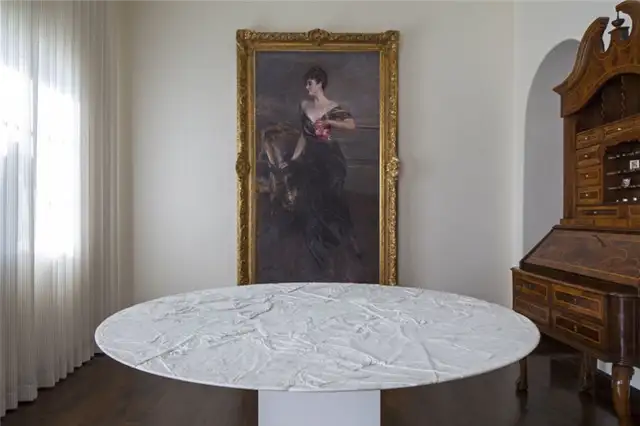 Сногсшибательный-Casa-Canova-T-Shirt-Tables-closer