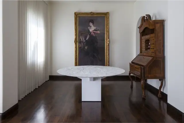 Потрясающий стол-рубашка-Casa-Canova-T-Shirt-Tables