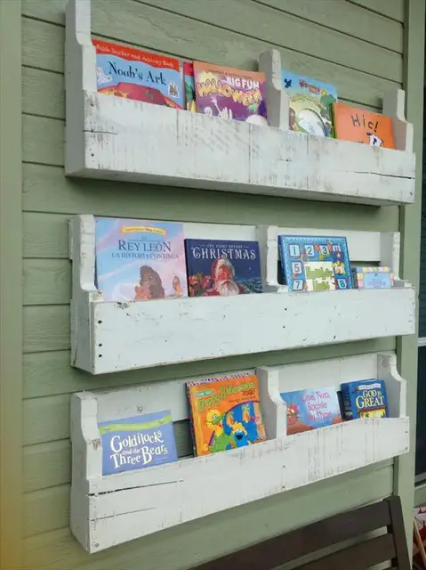 diy-pallet-shelves-for-kids-room