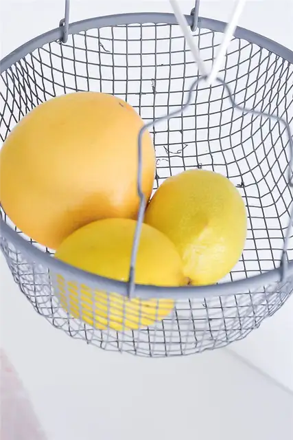 Современный DIY (своими руками) висит корзина фруктов