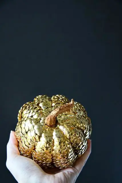 тыква с пальцами