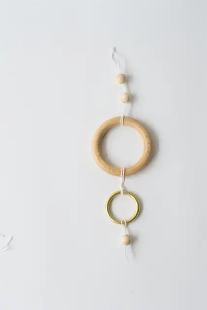 DIY (своими руками) Christmas Mobile - pass string 2