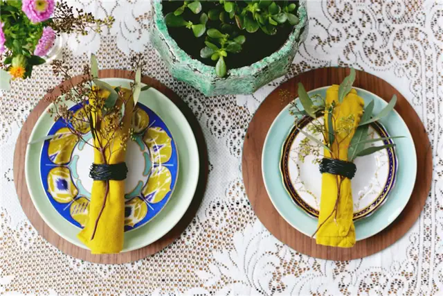 DIY (своими руками) Зарядные устройства из шпона грецкого ореха разноцветные