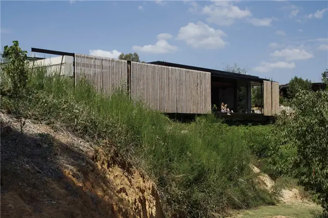 Вид на задний фасад SawMill House
