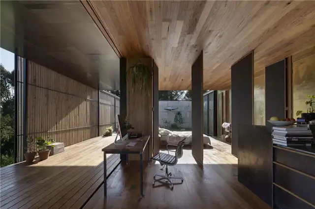 Спальня и рабочая зона SawMill House